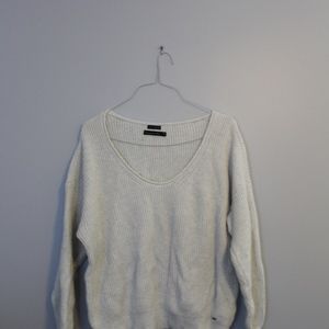 A&F WHITE KNITTED SWEATER